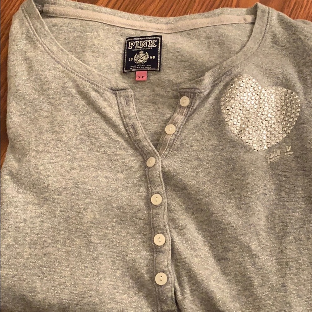 Long sleeve sleeve with grey glitter heart